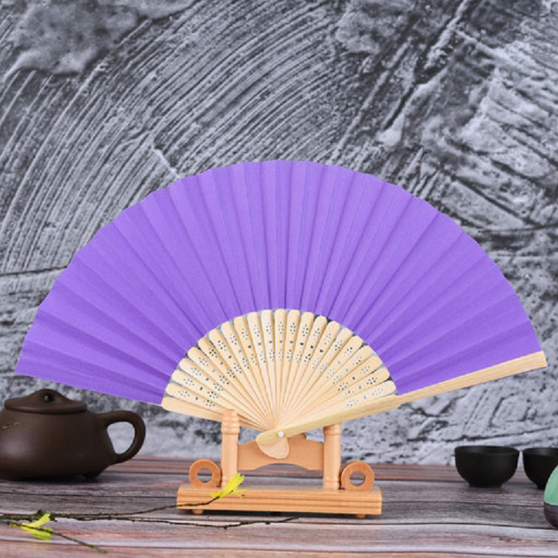 eventail papier violet bambou