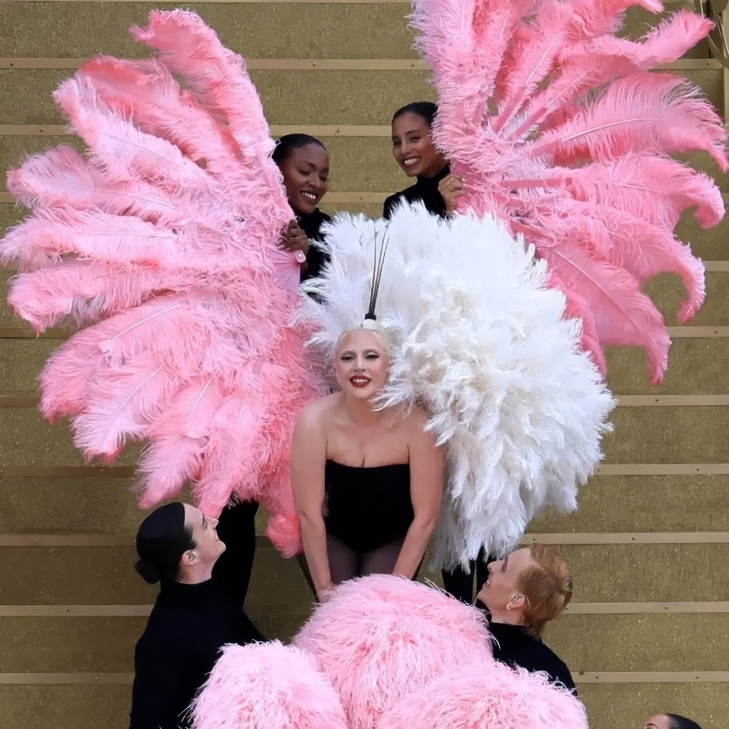 eventail lady gaga rose